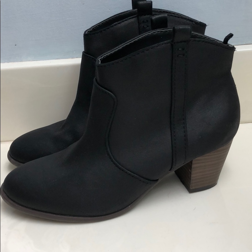 Black ankle boots from Old Navy